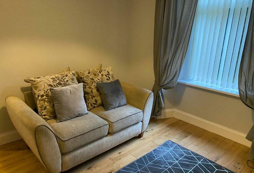 105 Nelson Str Ground Right