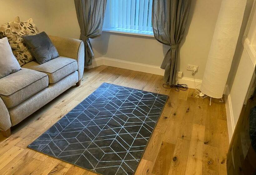 105 Nelson Str Ground Right