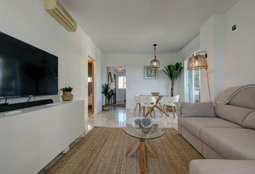 105 Welcoming Andalusian Style 2 Bed Apartment With Views Of Miraflores Golf