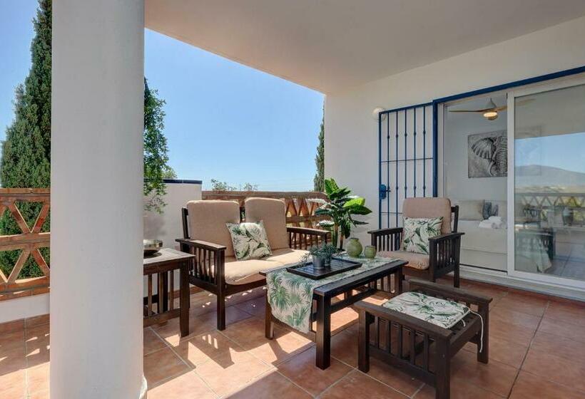 105 Welcoming Andalusian Style 2 Bed Apartment With Views Of Miraflores Golf