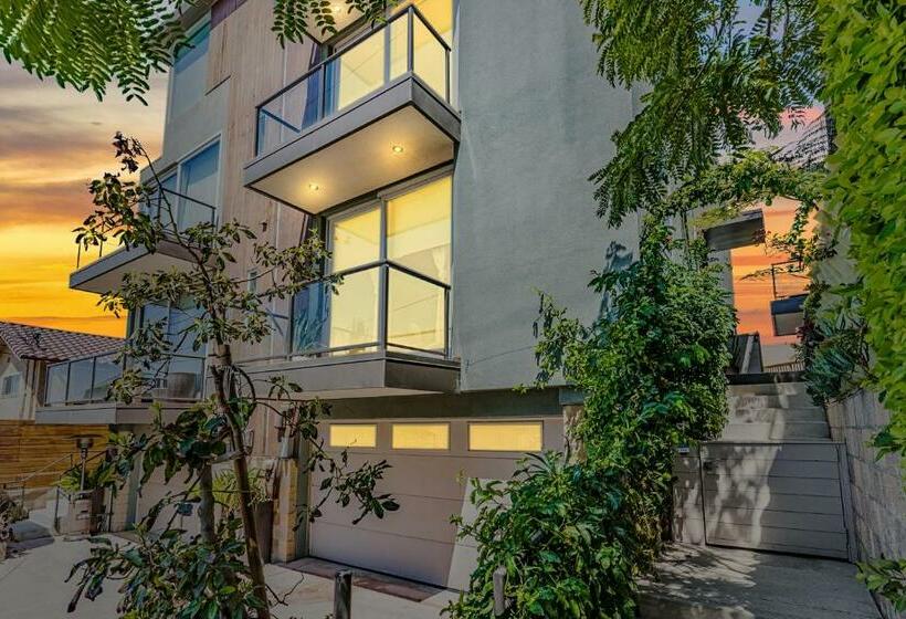 2,300 Sq/ft Dual Master + Loft 3 Bathroom With Bay And Skyline View