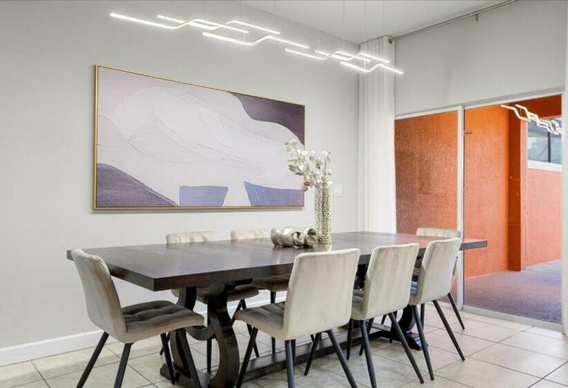 4 Bedrooms   3 Bathrooms   Paradise Palms 8974 Mp