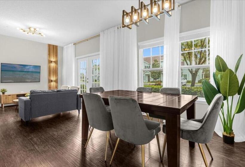 4 Bedrooms  3 Bathrooms  West Lucaya 3200 Ol