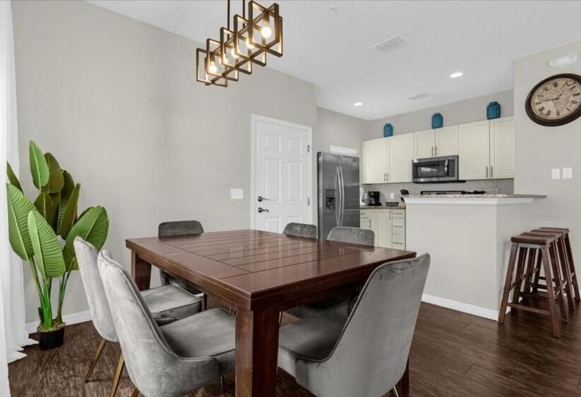 4 Bedrooms  3 Bathrooms  West Lucaya 3200 Ol