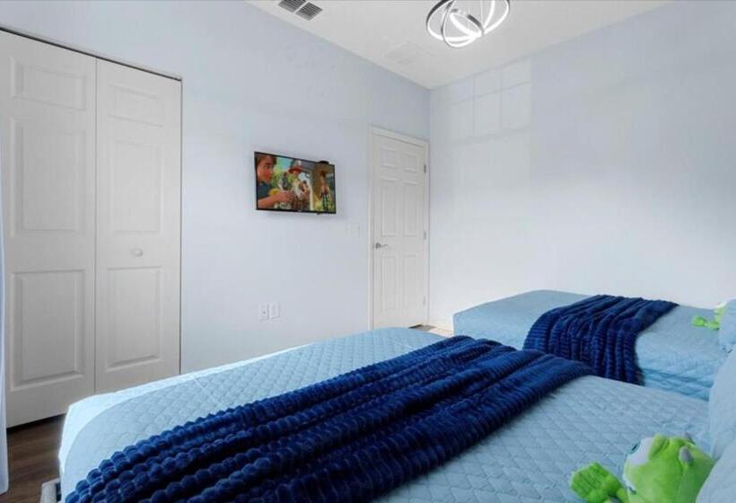 4 Bedrooms  3 Bathrooms  West Lucaya 3200 Ol