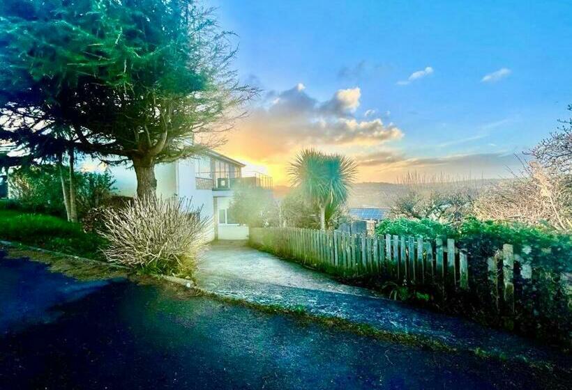 Beautiful Garden Room With Private Entrance