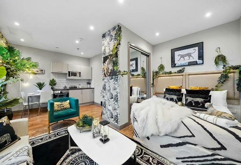 Boho Jungle   Luxury 1bed Apt  Long Stay Discounts