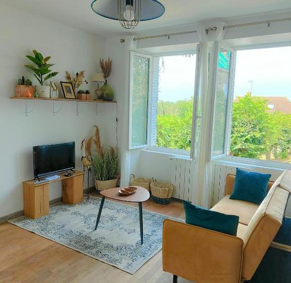 Cabana & Quai De La Loire