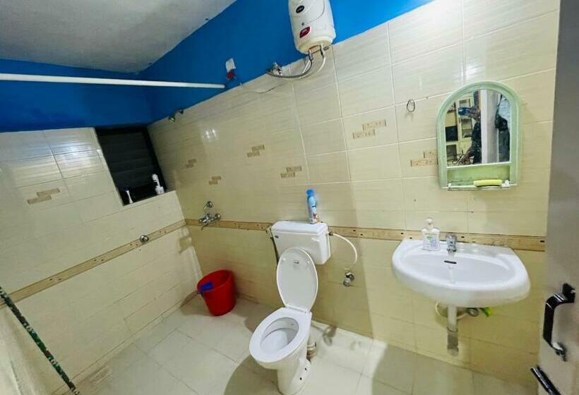 Calangute Apartment With Pool