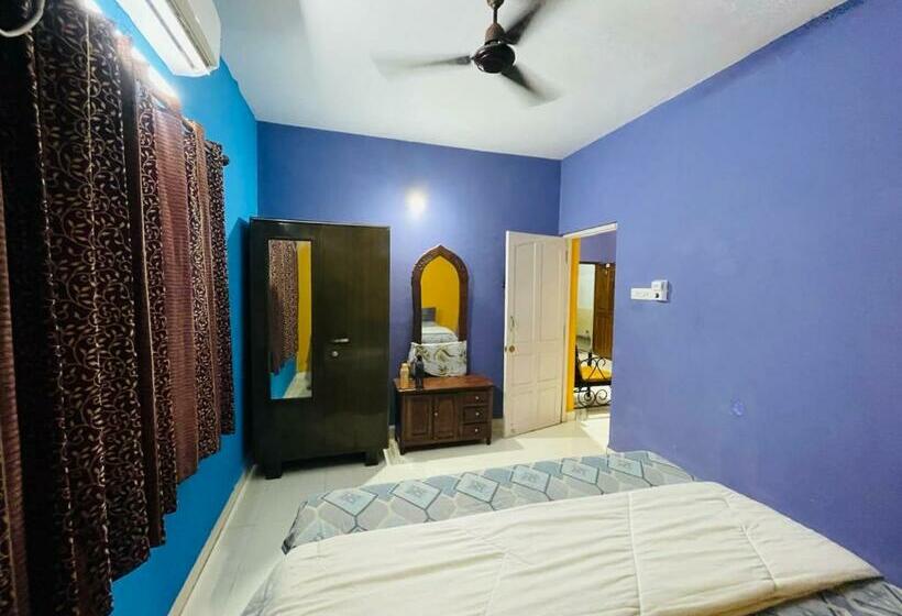 Calangute Apartment With Pool