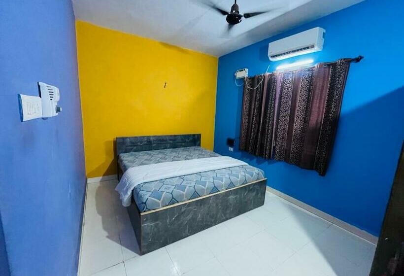 Calangute Apartment With Pool