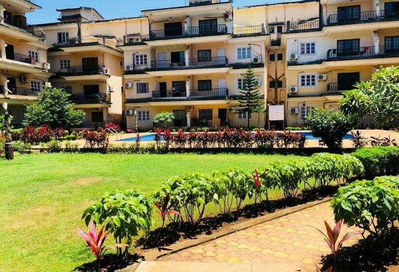 Calangute Apartment With Pool