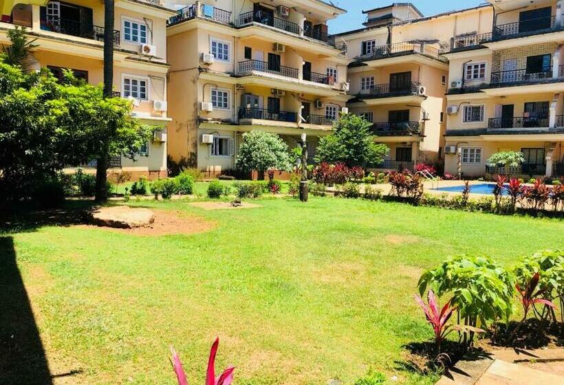 Calangute Apartment With Pool