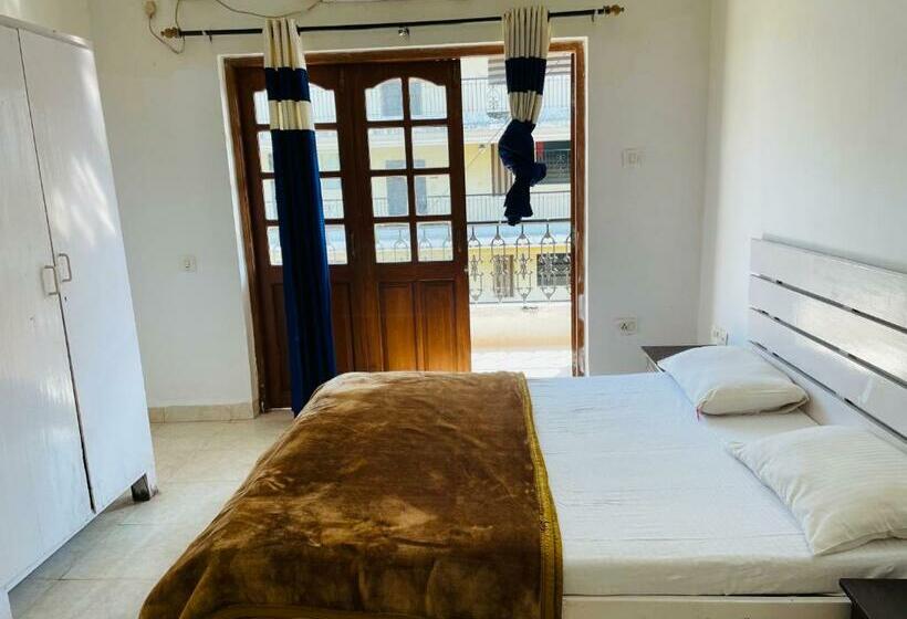 Calangute Apartment With Pool