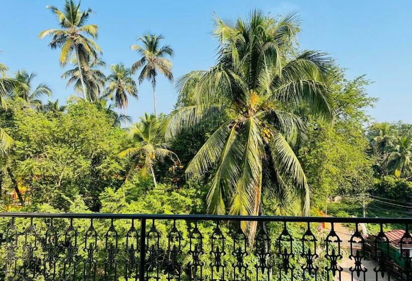Calangute Apartment With Pool