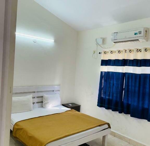 Calangute Apartment With Pool