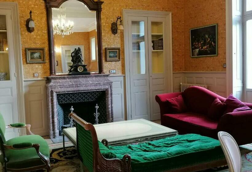 Château Xixème Pour 12 Pers, Parc 1.3ha, Chambres D époque, Proche Commerces, Laval Et Activités