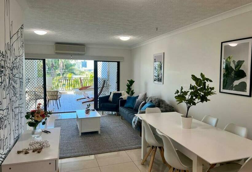 South Brisbane 2 Bed With Views & Parking