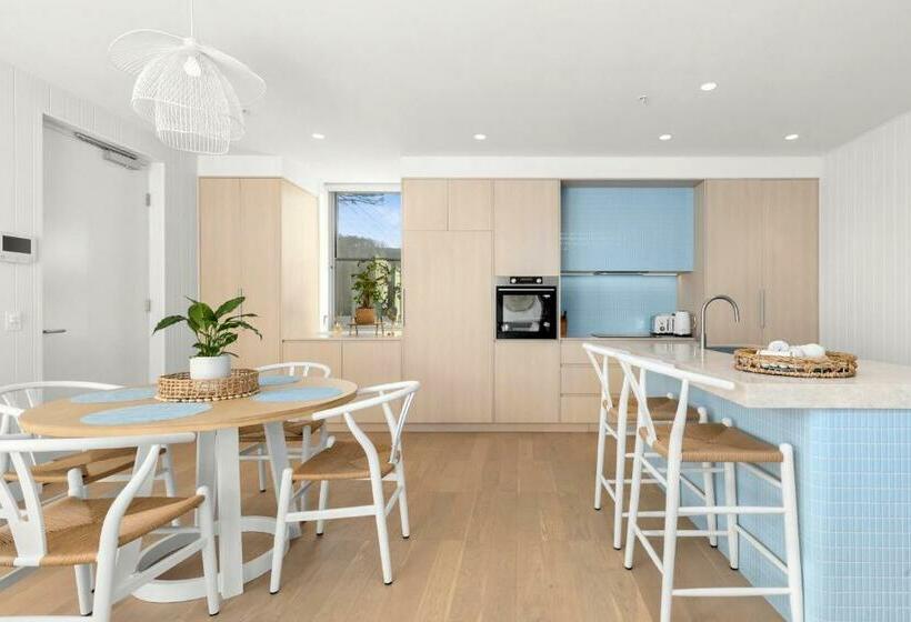 Luxe @ The Terrace  Brand New, 250m  Beach + Town!