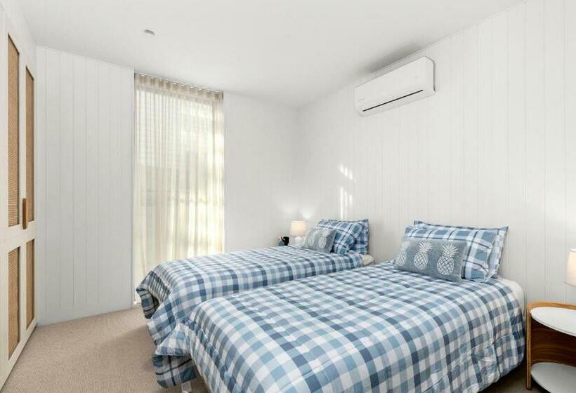 Luxe @ The Terrace  Brand New, 250m  Beach + Town!