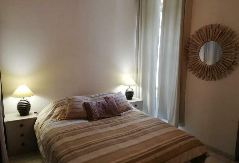 Orange: Appartement Pratique Et Idéalement Placé