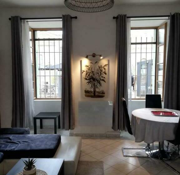 Orange: Appartement Pratique Et Idéalement Placé