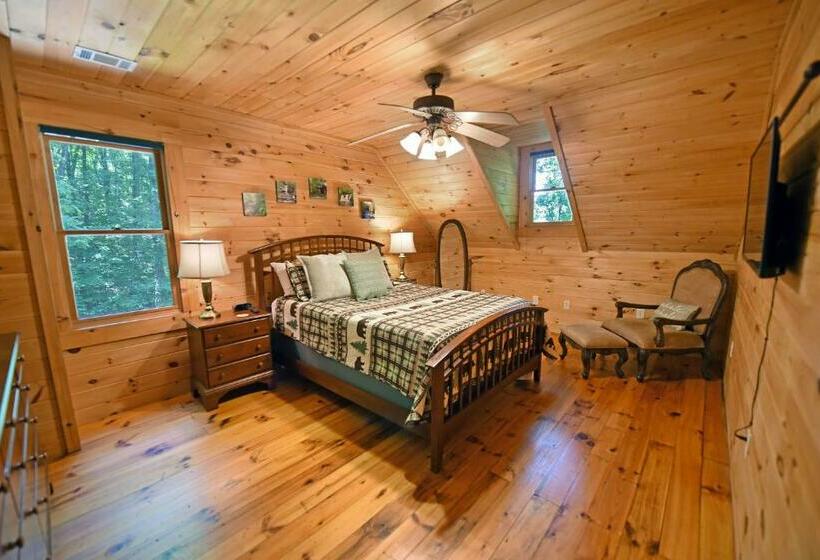 Private, Nature, Jetted Tub, Fire Pit, Easy Access. Great Family Vacation Property!