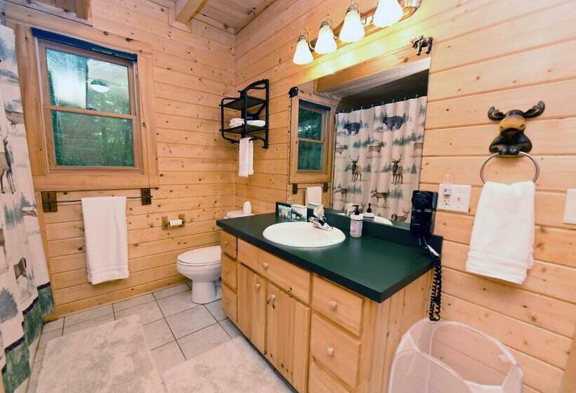 Private, Nature, Jetted Tub, Fire Pit, Easy Access. Great Family Vacation Property!