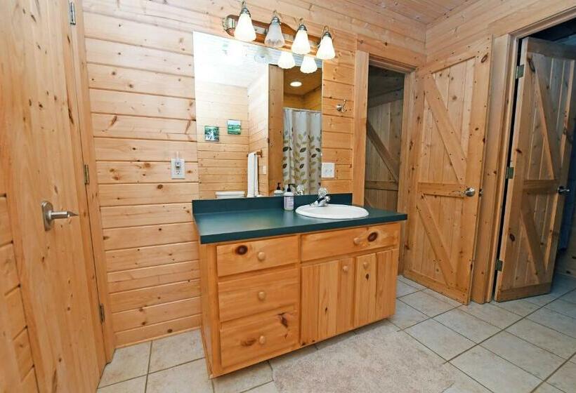 Private, Nature, Jetted Tub, Fire Pit, Easy Access. Great Family Vacation Property!