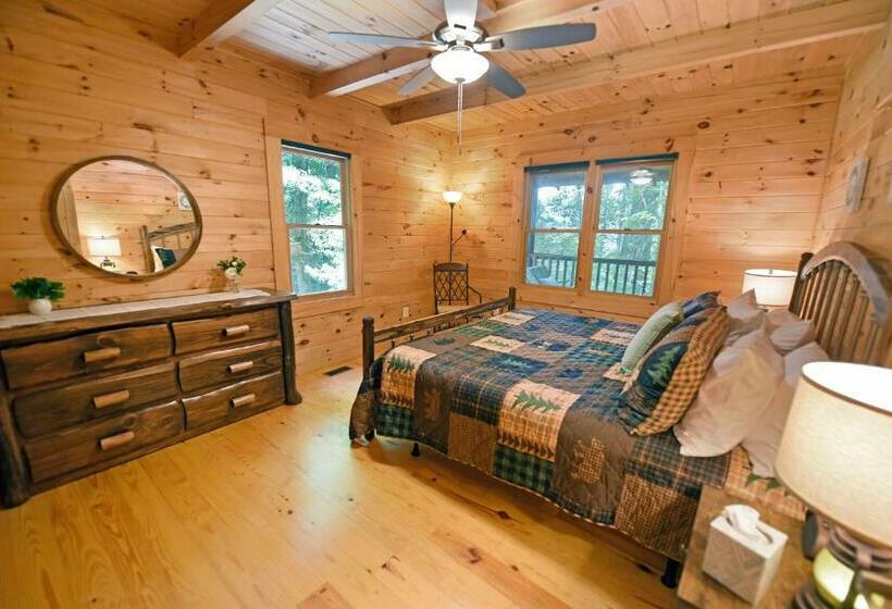 Private, Nature, Jetted Tub, Fire Pit, Easy Access. Great Family Vacation Property!