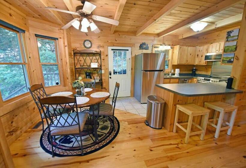 Private, Nature, Jetted Tub, Fire Pit, Easy Access. Great Family Vacation Property!