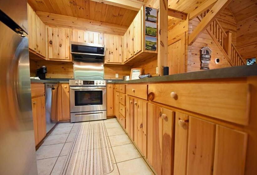 Private, Nature, Jetted Tub, Fire Pit, Easy Access. Great Family Vacation Property!