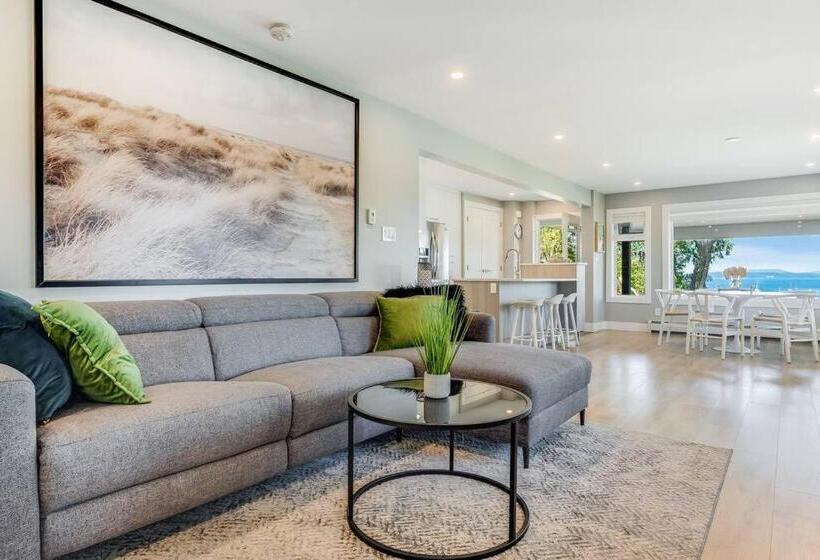 Seas The Bay Ocean View Suite