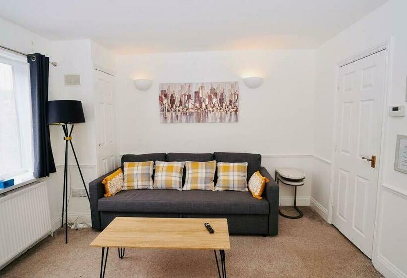 Spacious 1 Bed Flat In Central Slough