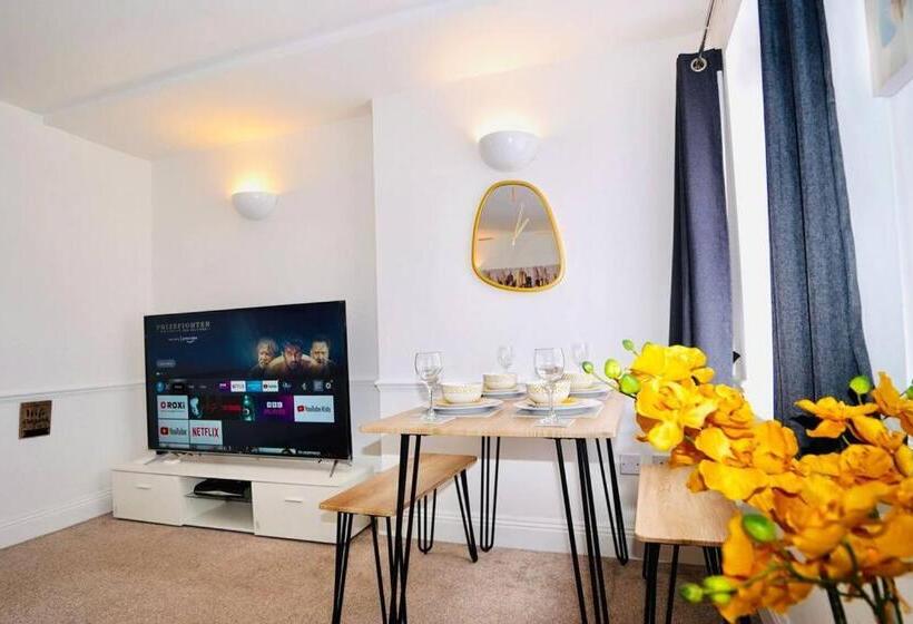 Spacious 1 Bed Flat In Central Slough