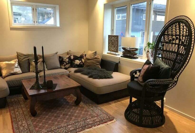 Stort Hus I Porsgrunn Sentrum Med Gangavstand Til Alt & Gratis Parkering Til Flere Biler