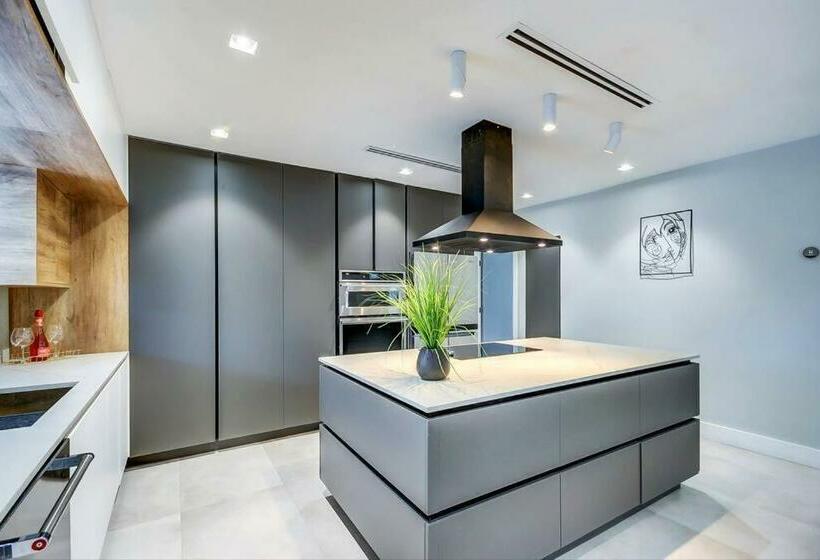 Stylish Haven Heated Pool Pool Table L28