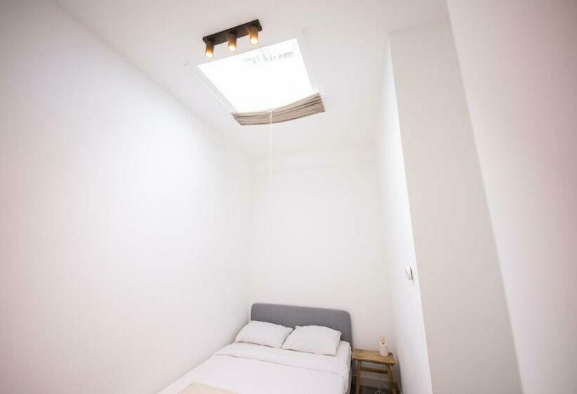 Tremendous 2 Bedroom Serviced Apartment   79 M2