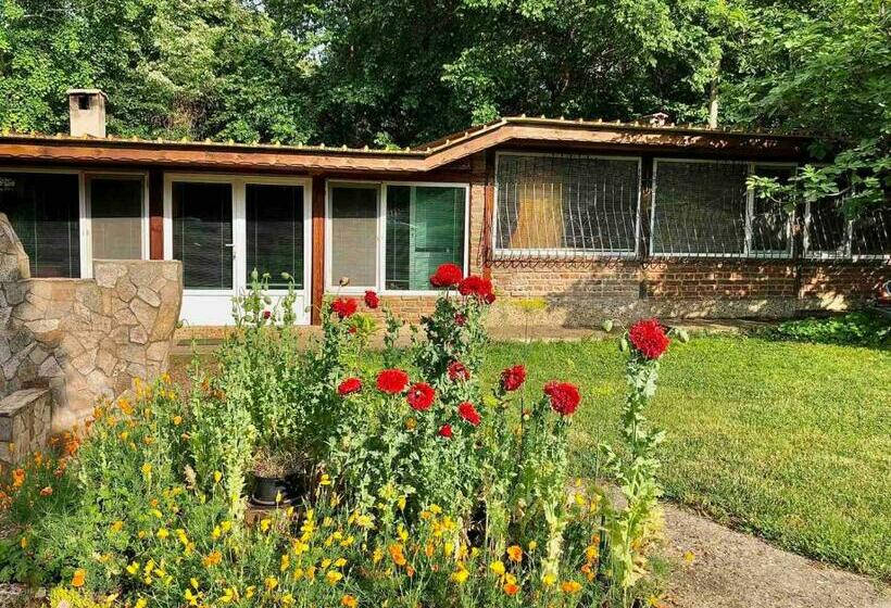 самостоятелна къща за гости на 10 минути от плажа