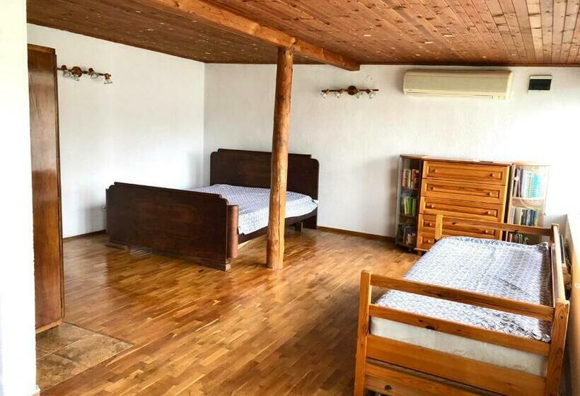 самостоятелна къща за гости на 10 минути от плажа