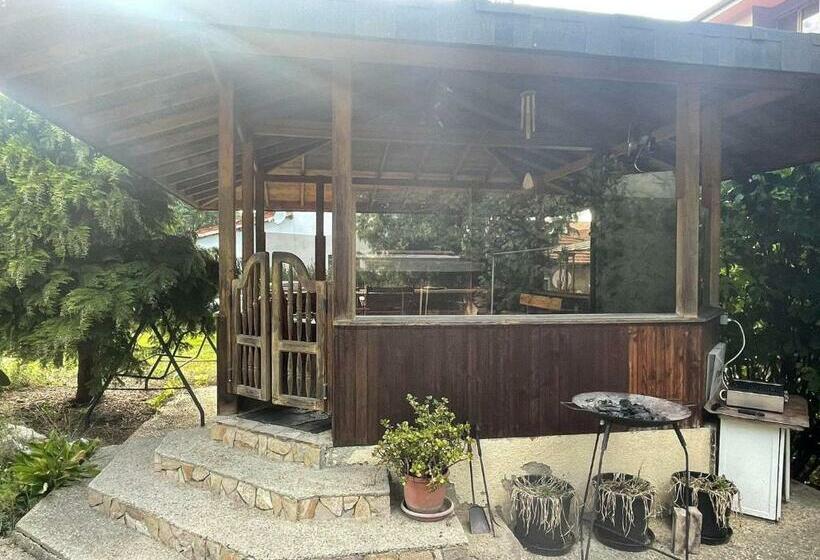 самостоятелна къща за гости на 10 минути от плажа