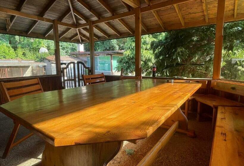 самостоятелна къща за гости на 10 минути от плажа