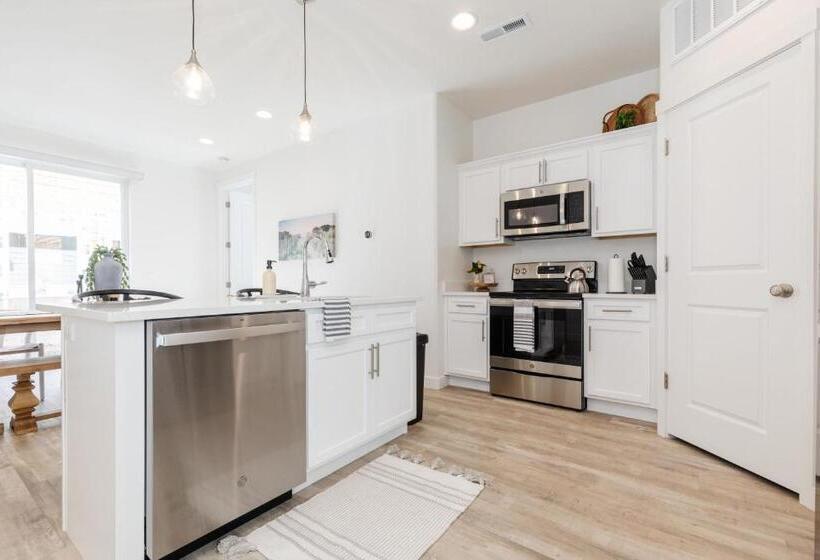 Brand New Garden City 3br 2ba Boat Parking