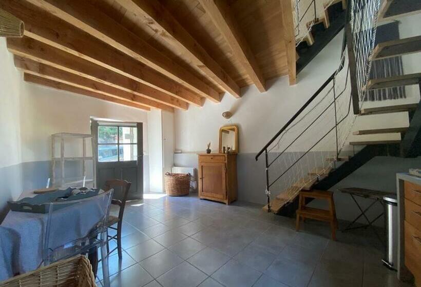 Collias, Jolie Maison De Village Typique + Parking