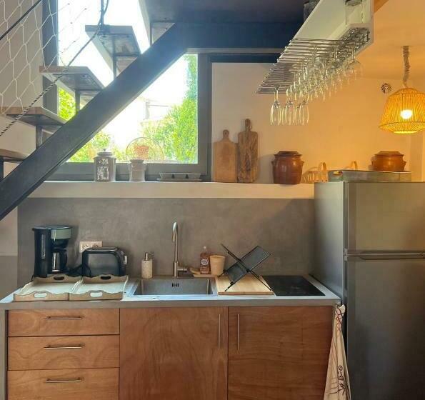 Collias, Jolie Maison De Village Typique + Parking