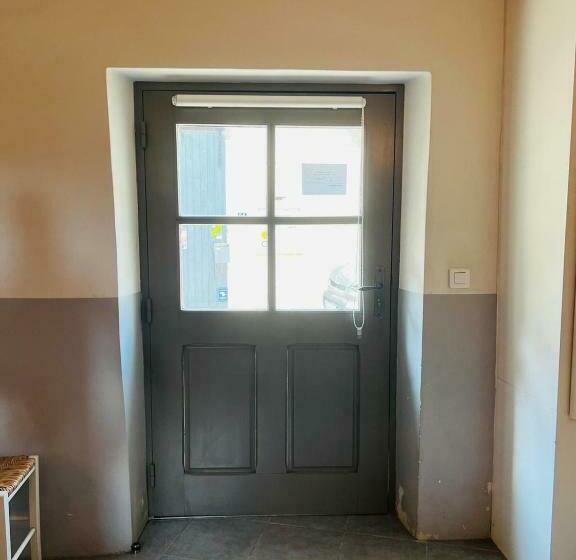 Collias, Jolie Maison De Village Typique + Parking