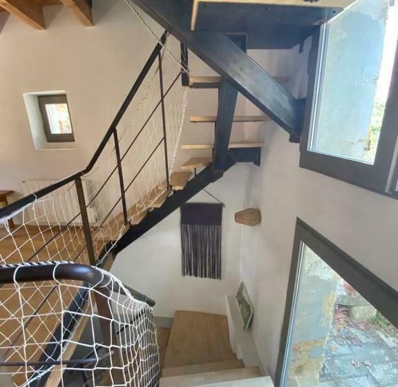 Collias, Jolie Maison De Village Typique + Parking