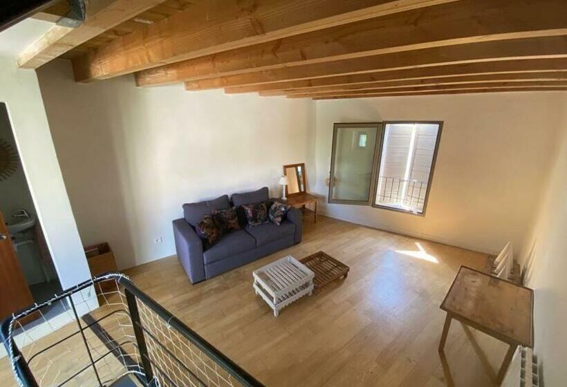 Collias, Jolie Maison De Village Typique + Parking