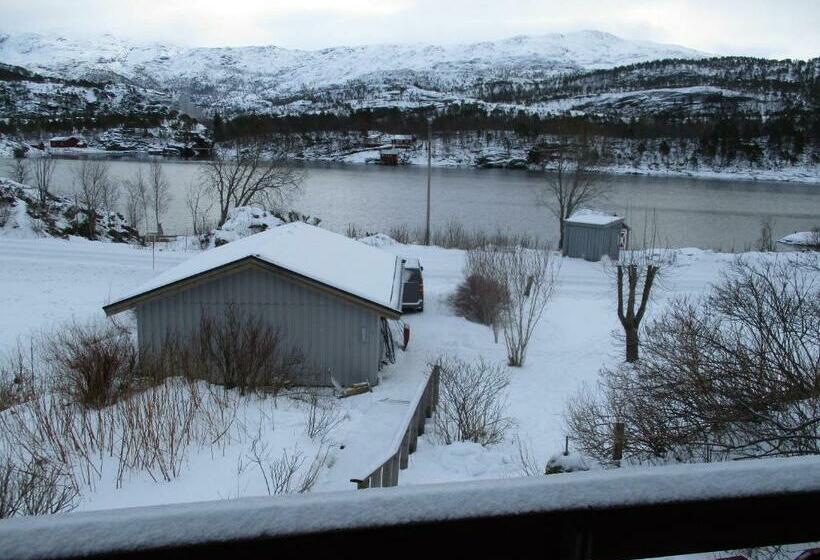 Halsfjord Cabin