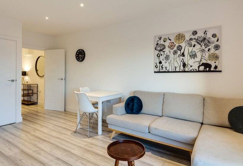 Charles Hope London Hounslow